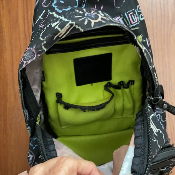 Tous backpack black w neon colors used - Picture 8 of 8